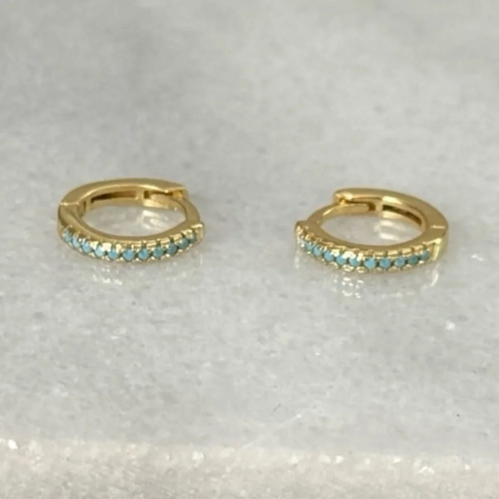 Gold Turquoise Crystal Pave Huggie Hoop Earrings
Brand New - Picture 1 of 4
